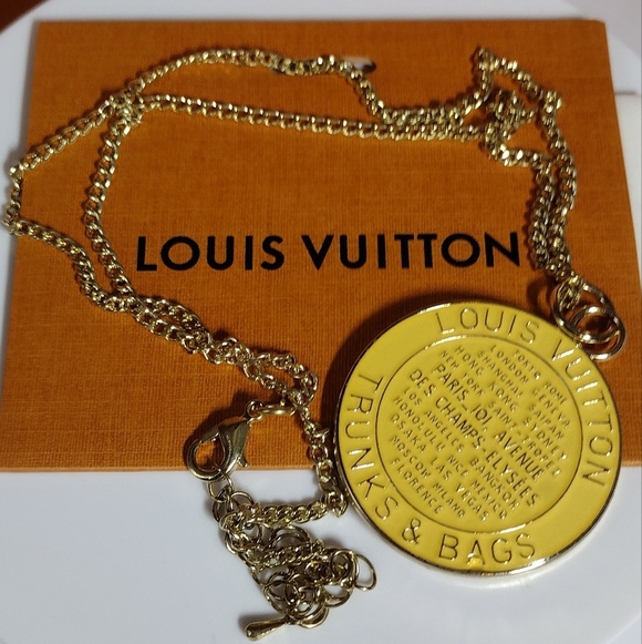Louis Vuitton Trunks & Bags Charm 35mm Yellow - Picture 4 of 6